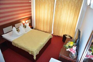 Фото номера Улучшенный двухместный номер с 1 кроватью Отель Hotel Valahia г. Тырговиште 20