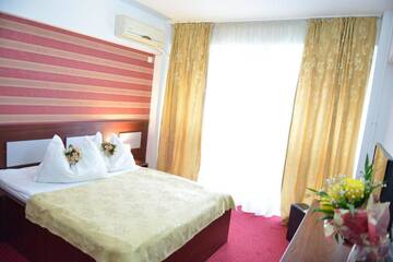 Фото номера Улучшенный двухместный номер с 1 кроватью Отель Hotel Valahia г. Тырговиште 21