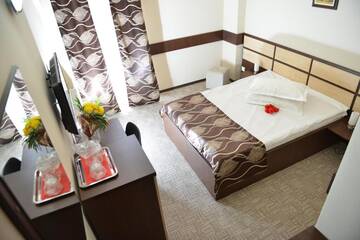 Фото номера Улучшенный двухместный номер с 1 кроватью Отель Hotel Valahia г. Тырговиште 17