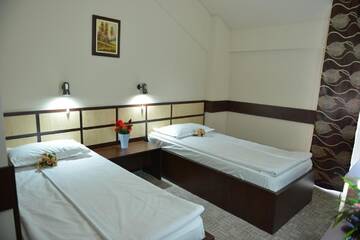 Фото номера Классический двухместный номер с 2 отдельными кроватями Отель Hotel Valahia г. Тырговиште 3