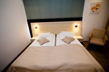 Фото номера Двухместный номер с 1 кроватью или 2 отдельными кроватями Отель Hotel Nova г. Тырговиште 28
