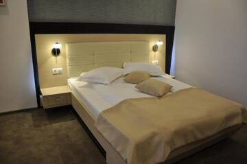 Фото номера Двухместный номер с 1 кроватью или 2 отдельными кроватями Отель Hotel Nova г. Тырговиште 26